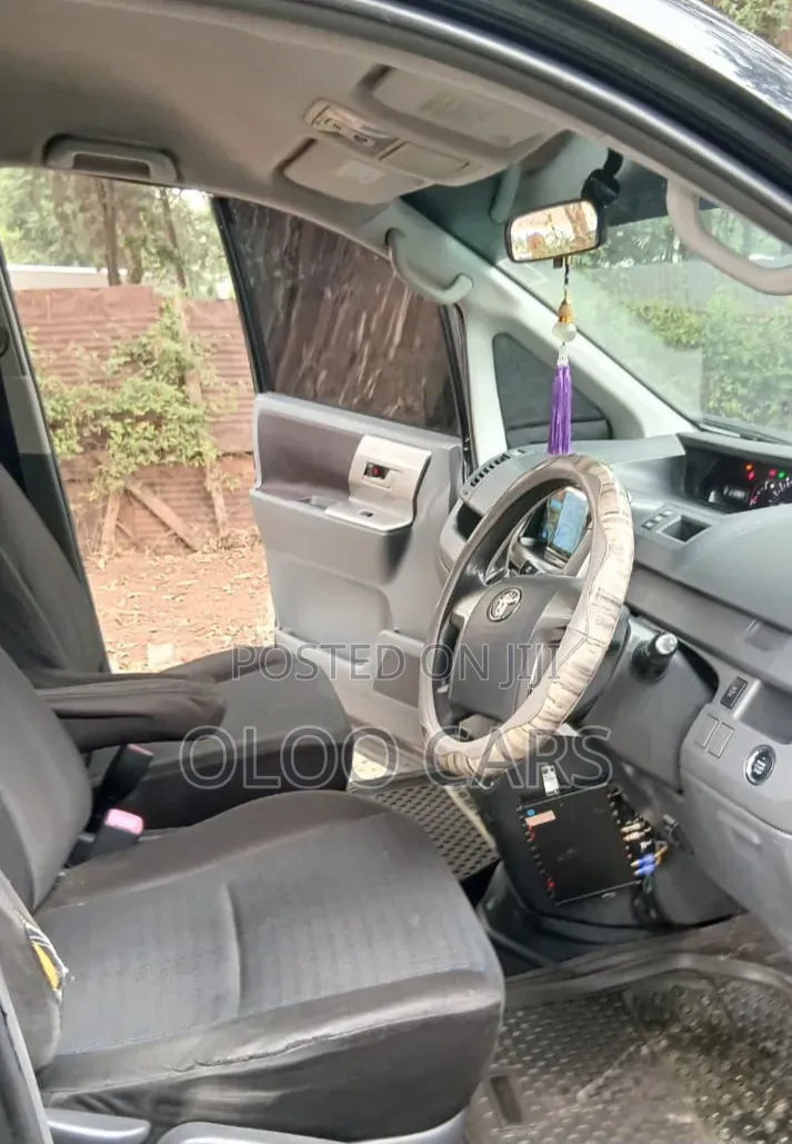 Toyota Voxy 2010 Black