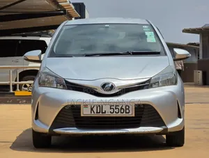Toyota Vitz 2015 Silver