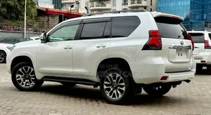 Toyota Land Cruiser Prado 2.8 2022 Pearl