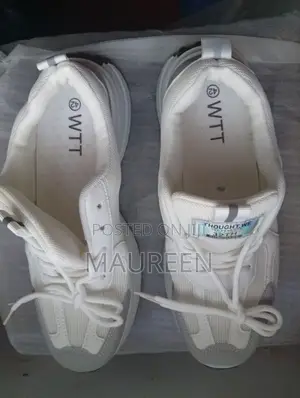 Men White Sport Shoes
