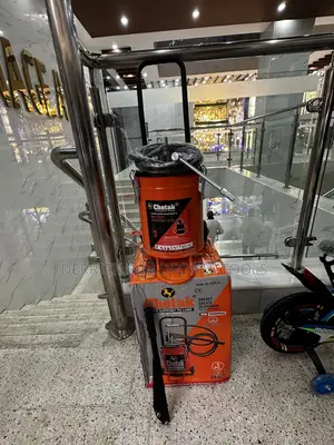 Chetak Grease Bucket With Wheels 10kgs