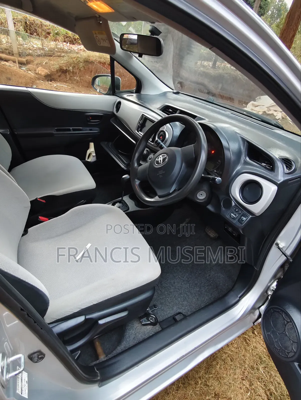 Toyota Vitz 2014 Silver