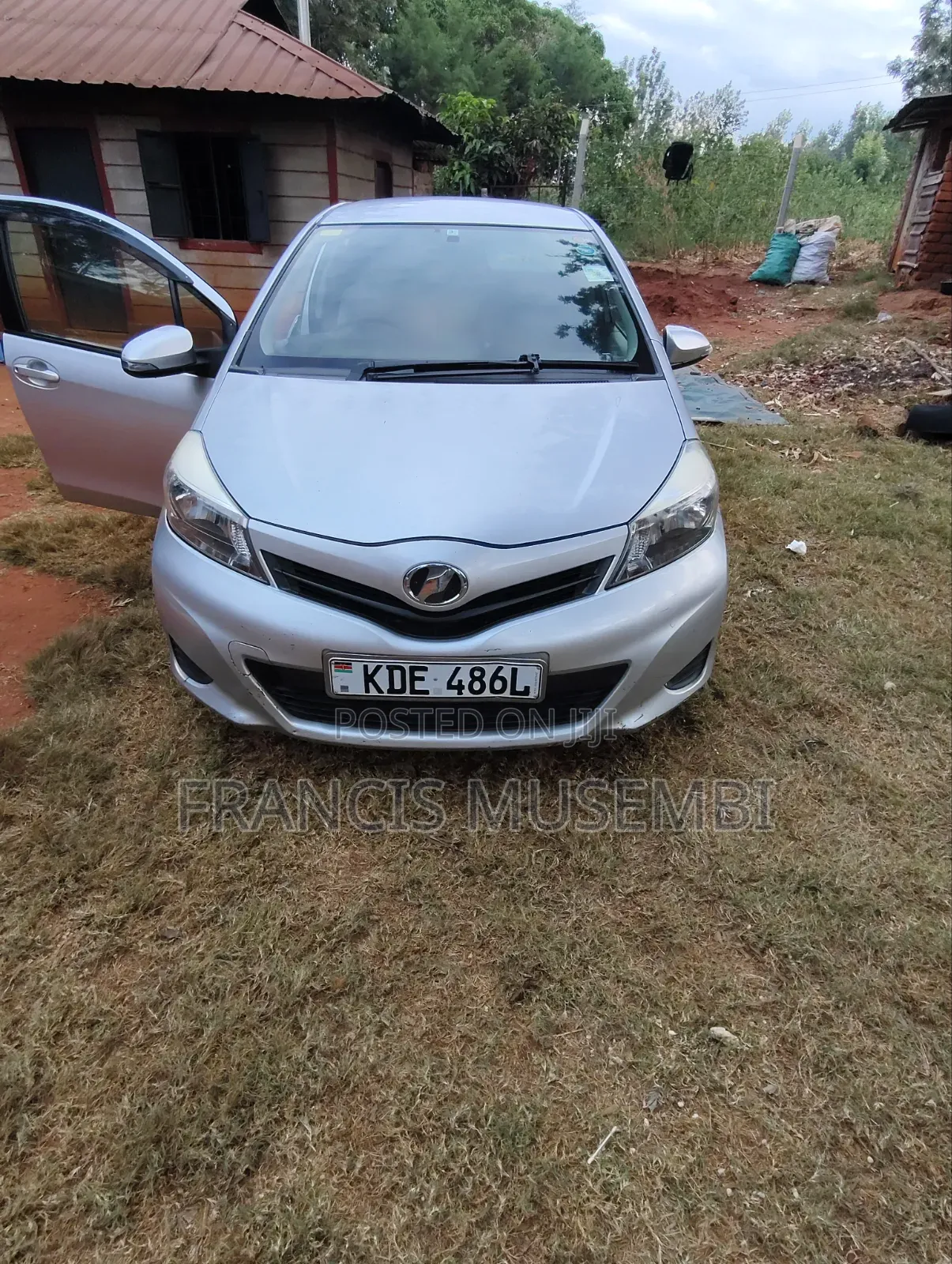 Toyota Vitz 2014 Silver