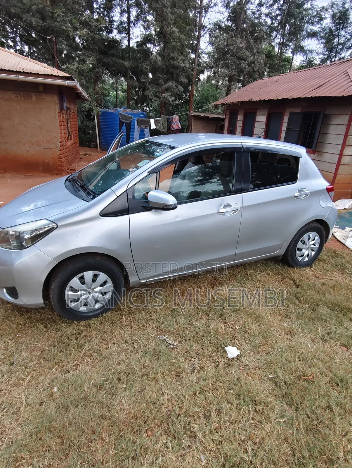 Toyota Vitz 2014 Silver
