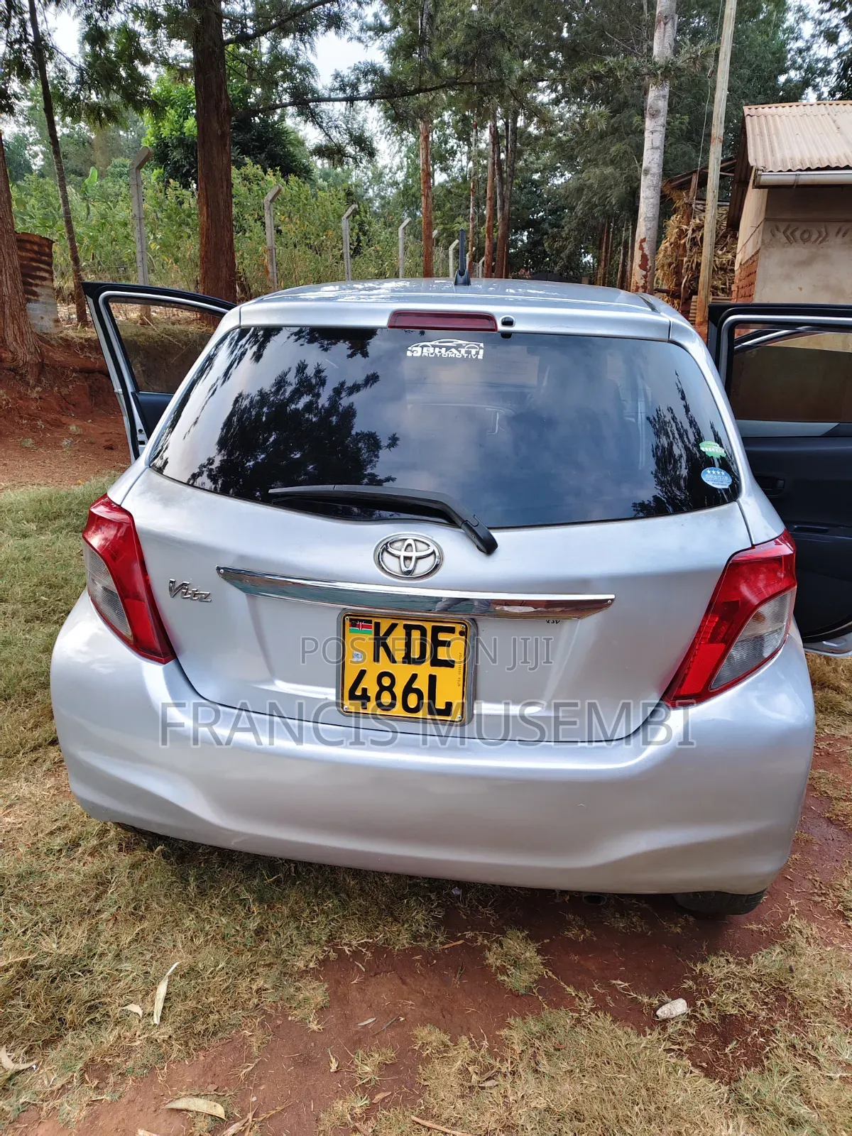 Toyota Vitz 2014 Silver