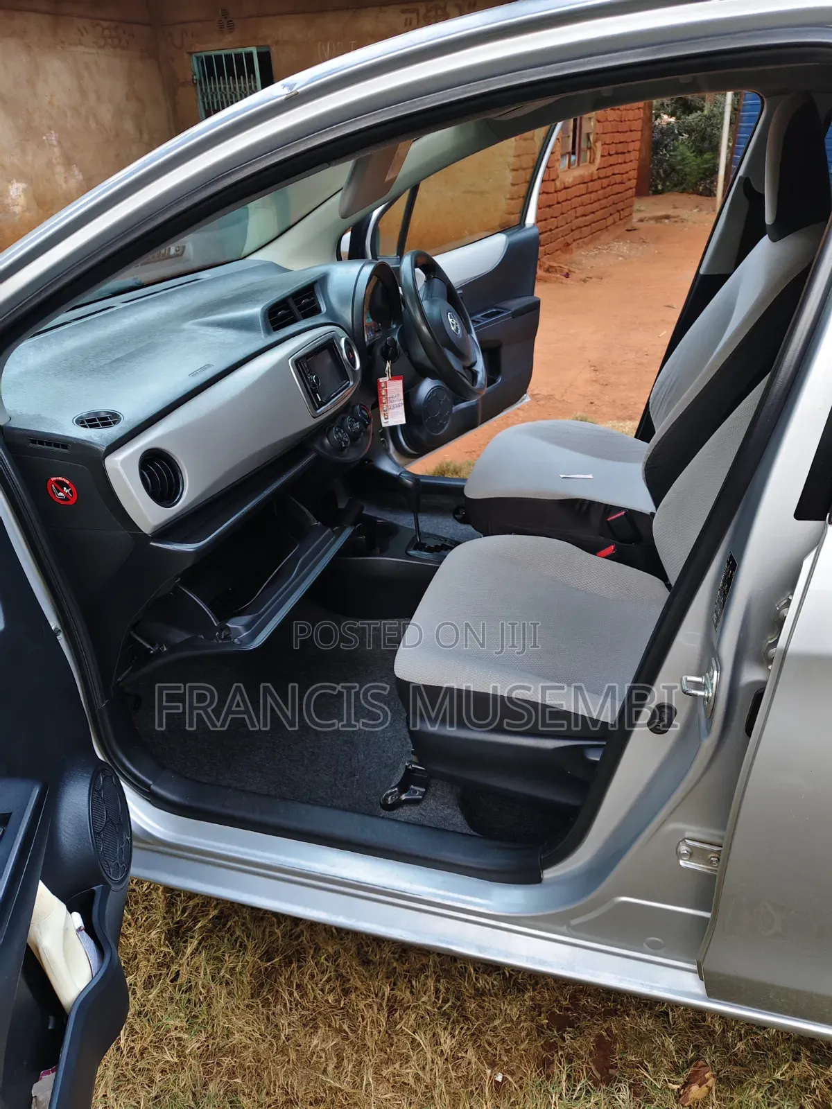 Toyota Vitz 2014 Silver