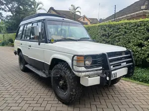 Mitsubishi Pajero 1990 White