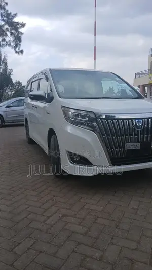 Toyota Esquire 1.8 FWD Hybrid (7 seater) 2019 White
