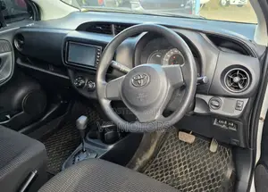 Toyota Vitz 1.0 FWD 5dr 2018 Silver