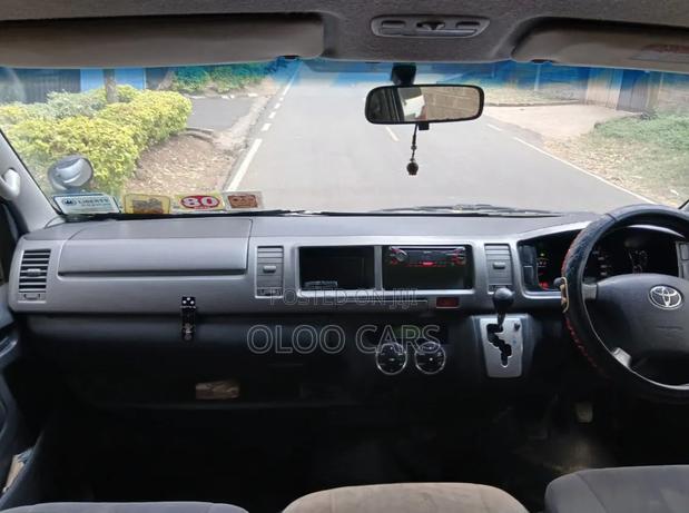 Toyota HiAce 2014 Silver - thumbnail 3