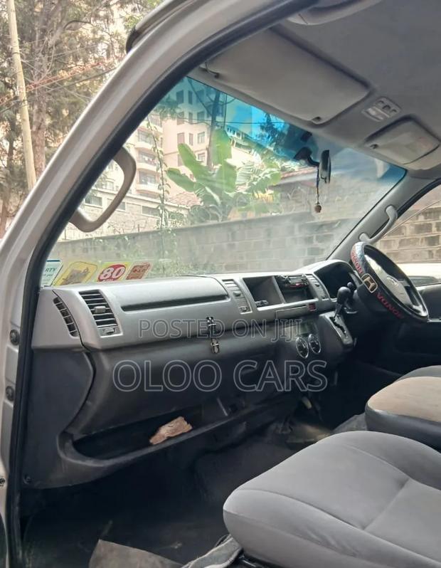 Toyota HiAce 2014 Silver - thumbnail 4