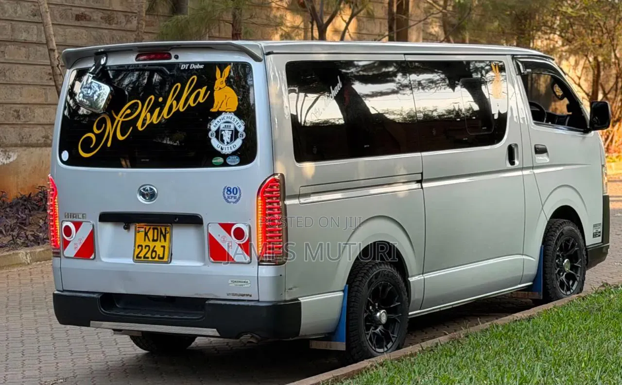Toyota HiAce 2016 Silver