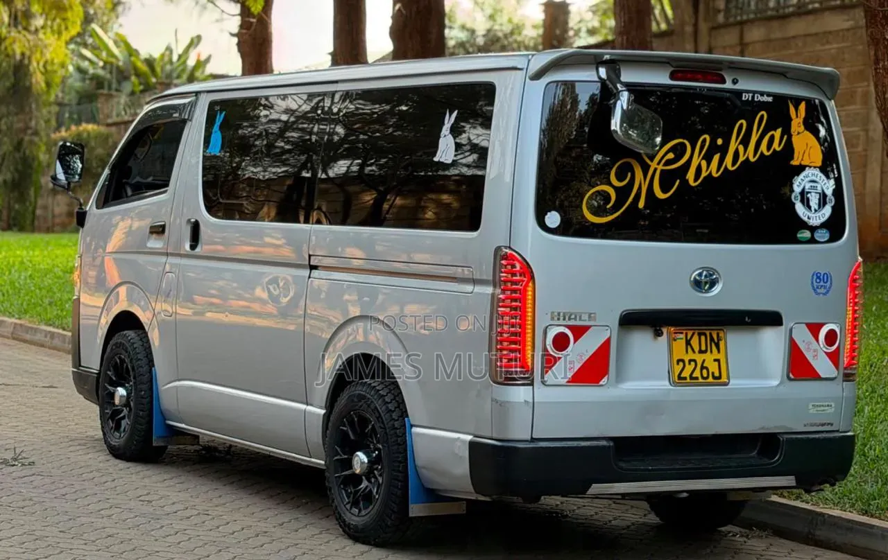 Toyota HiAce 2016 Silver