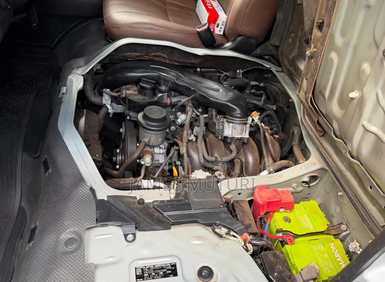 Toyota HiAce 2016 Silver