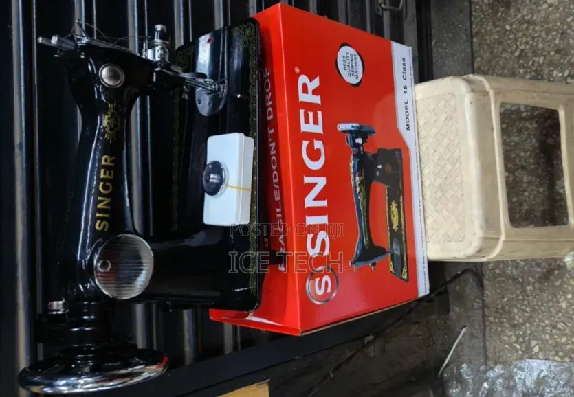 Singer Industrial Sewing Machine/Model 15 Sewing Machine