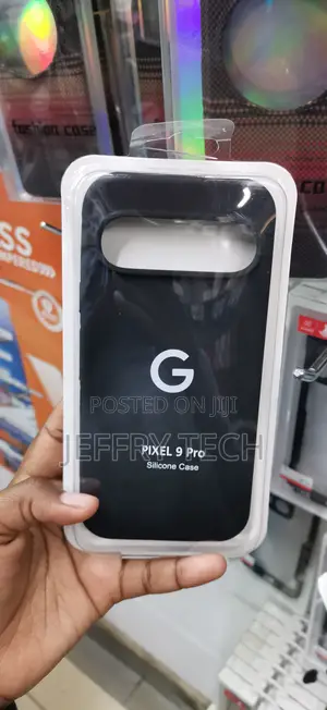 Google Pixel 9 Pro Distinct Oval/Pill-Shaped Camera Bar Cover