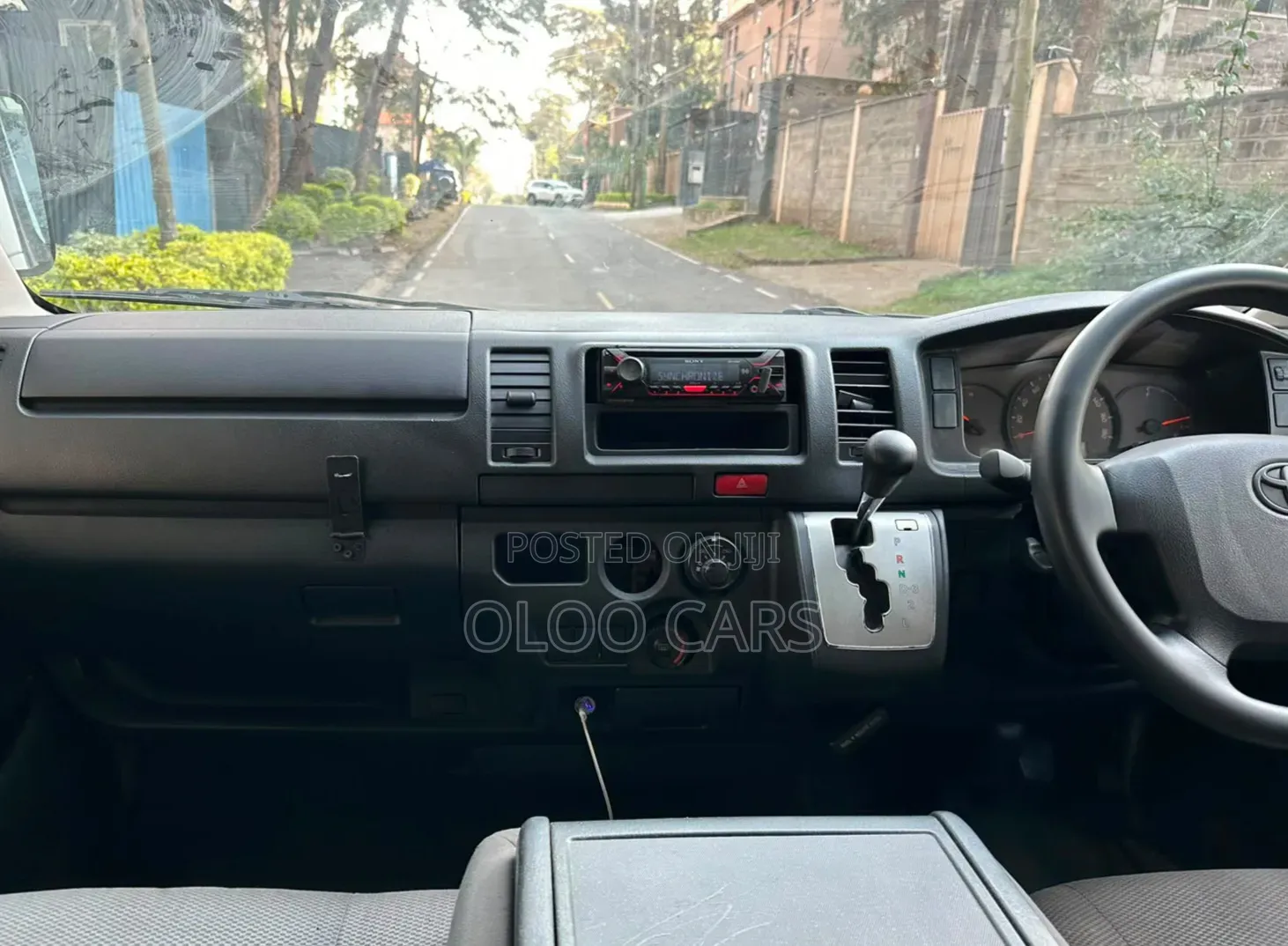 Toyota HiAce 2013 White