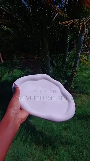 Irregular Cloud Tray