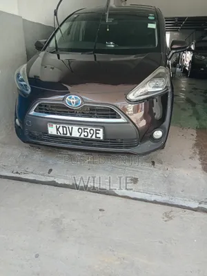 Toyota Sienta 2018 Maroon