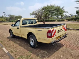 Isuzu D-MAX 2008 Yellow