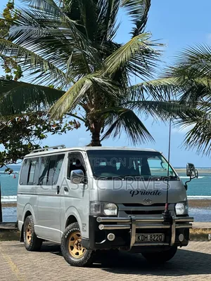 Toyota HiAce 2015
