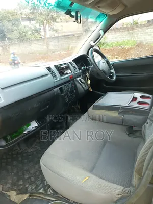 Toyota HiAce 2013 Yellow