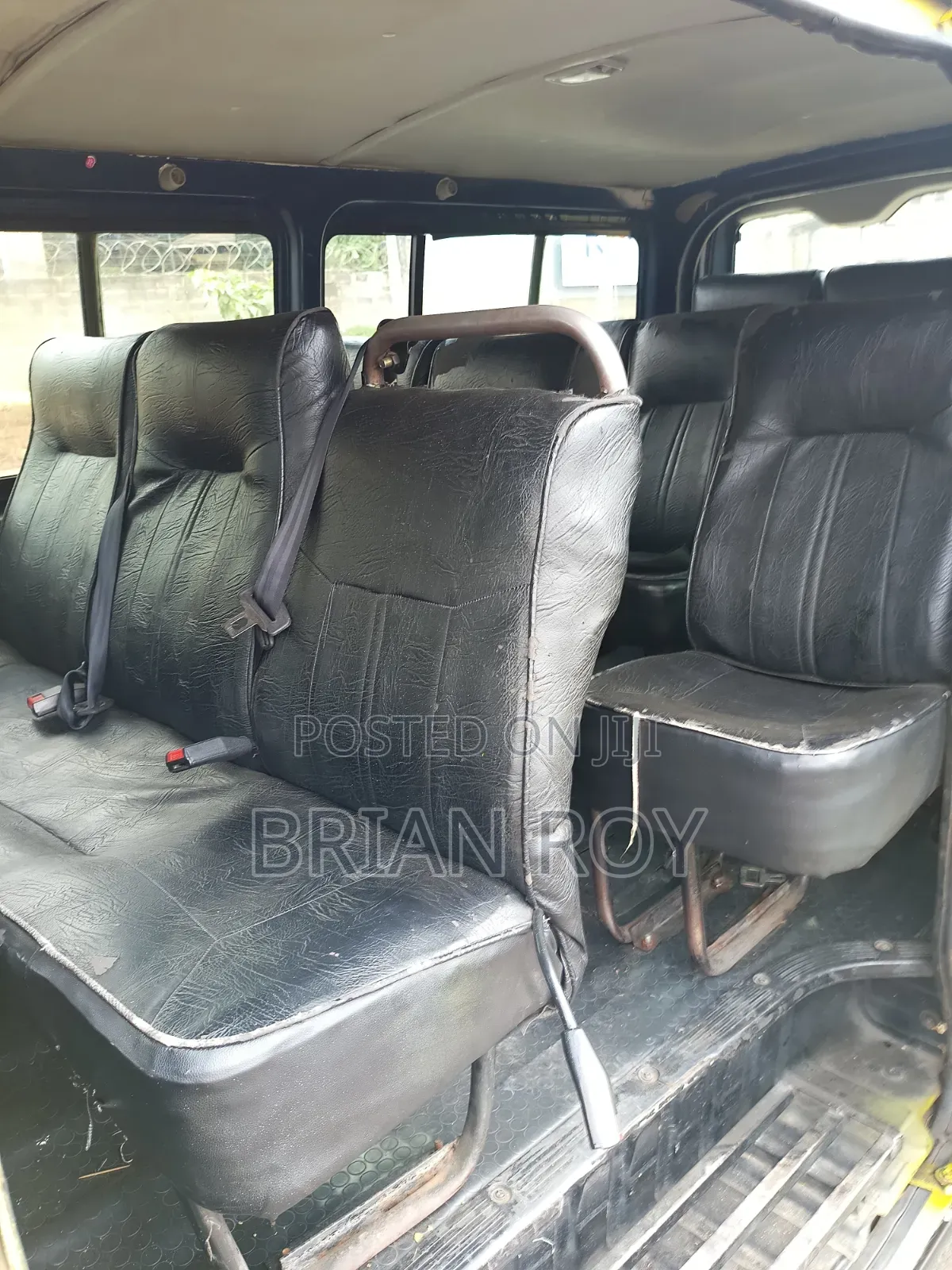 Toyota HiAce 2013 Yellow