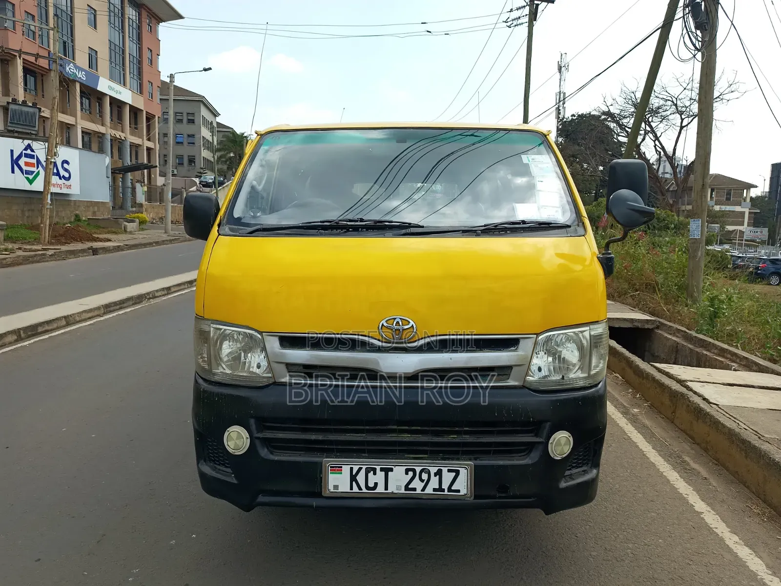 Toyota HiAce 2013 Yellow