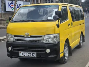 Toyota HiAce 2013 Yellow