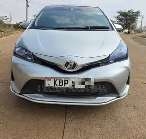 Toyota Vitz 2016 Silver