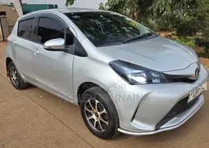 Toyota Vitz 2016 Silver