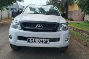 Toyota Hilux 2011 White