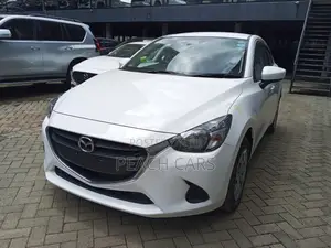 Toyota Vitz 2013 White