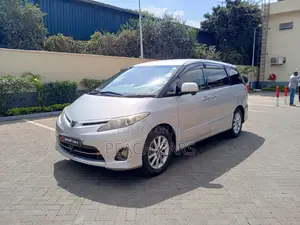 Toyota Estima 2011 Silver