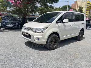 Mitsubishi Delica 2015 White