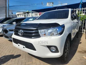 Toyota Hilux 2019 White