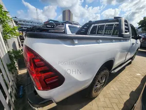 Toyota Hilux 2019 White