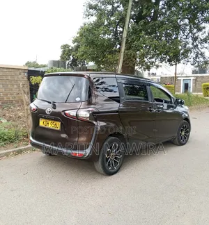 Toyota Sienta 2016 Brown