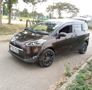 Toyota Sienta 2016 Brown