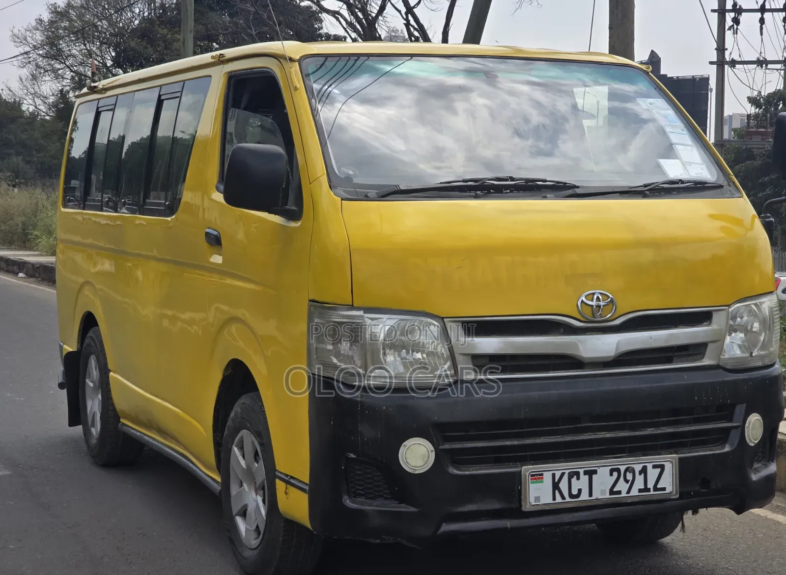 Toyota HiAce 2013 Yellow