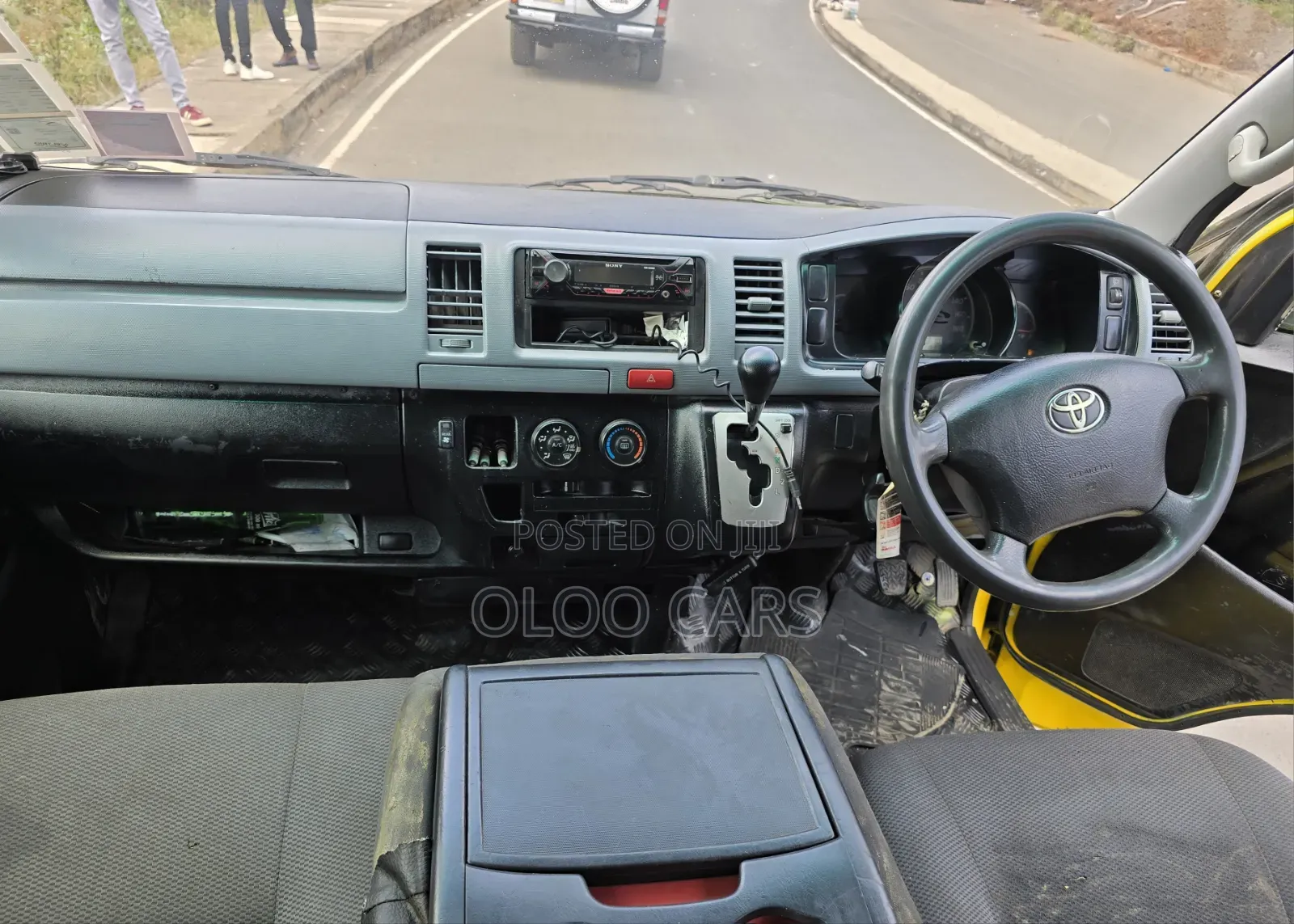 Toyota HiAce 2013 Yellow