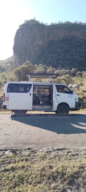 Toyota HiAce 2012 White
