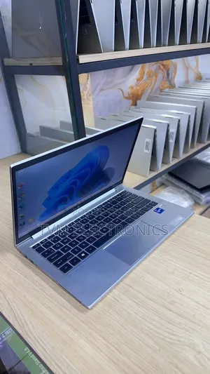 Laptop HP EliteBook 830 G8 16GB Intel Core i7 SSD 512GB