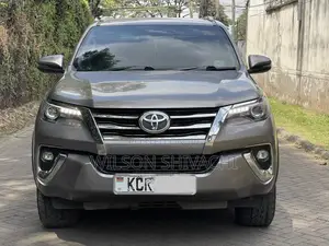 Toyota Fortuner 2018 Silver