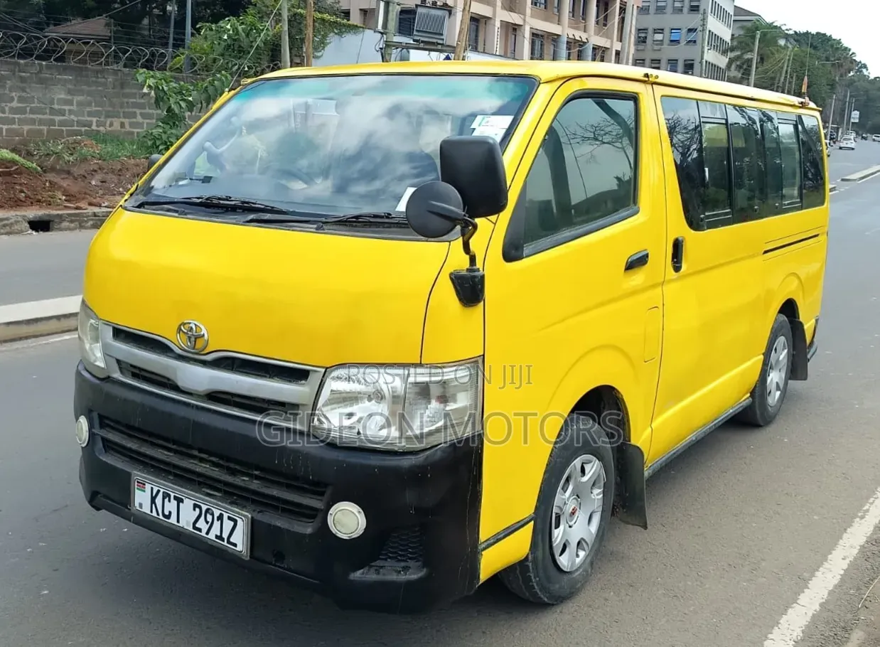 Toyota HiAce 2013 Yellow