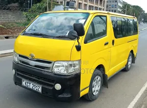 Toyota HiAce 2013 Yellow