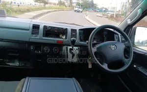 Toyota HiAce 2013 Yellow