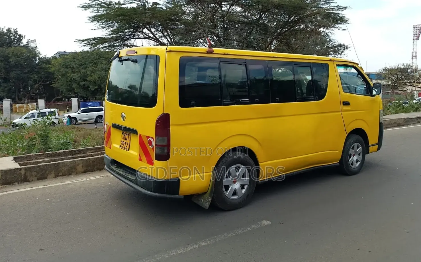 Toyota HiAce 2013 Yellow