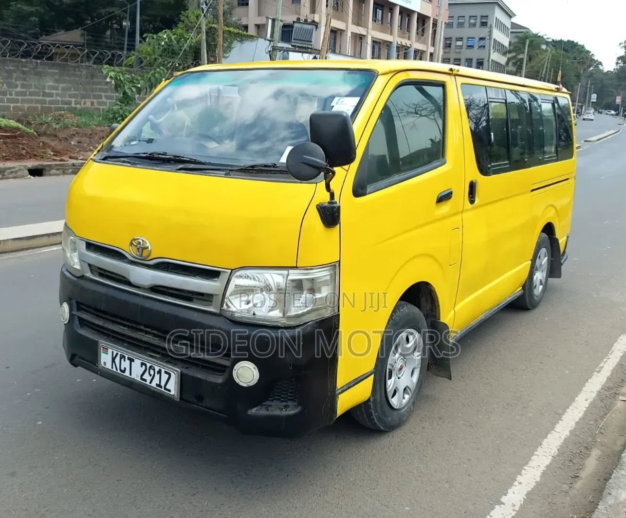 Toyota HiAce 2013 Yellow