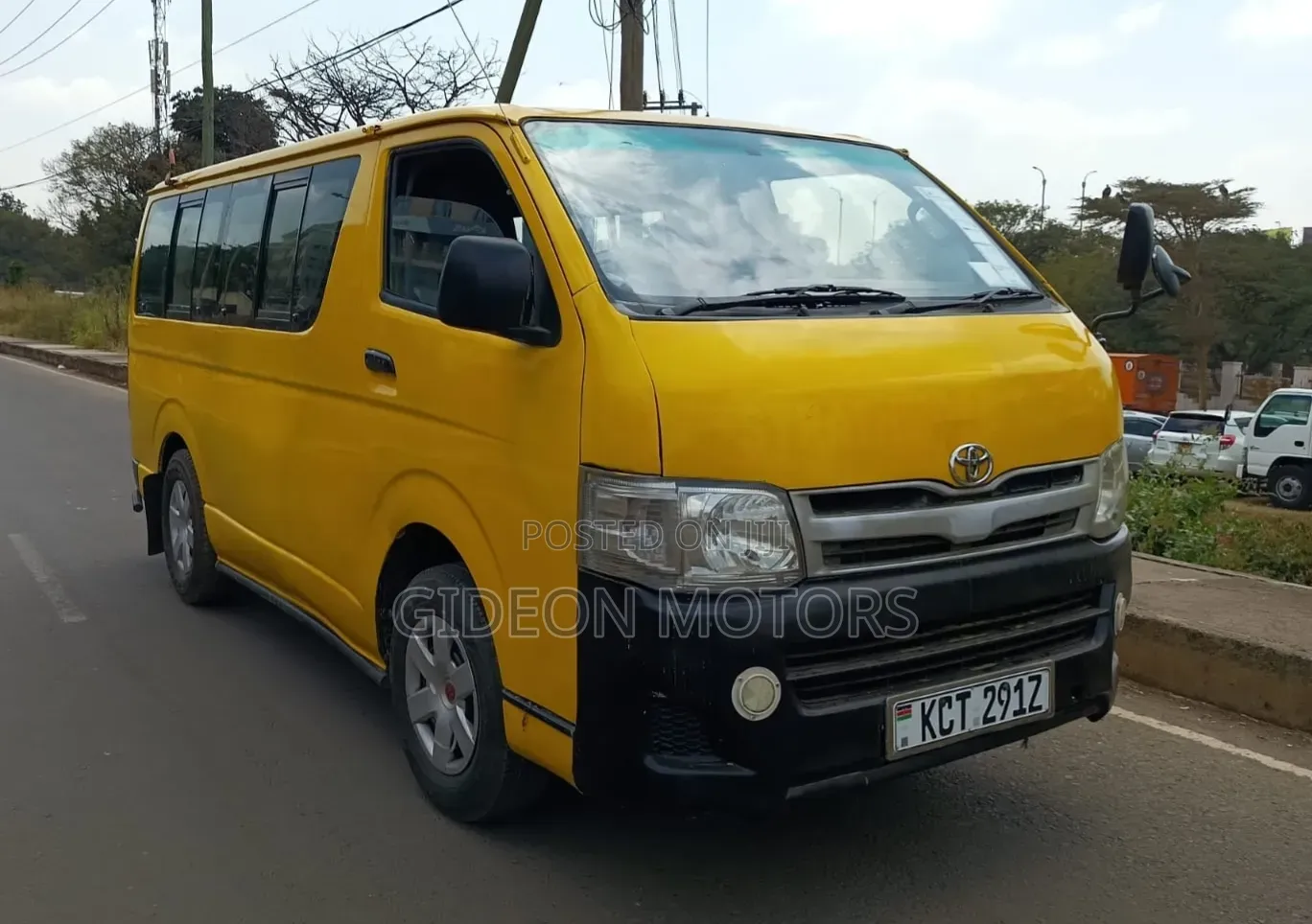 Toyota HiAce 2013 Yellow